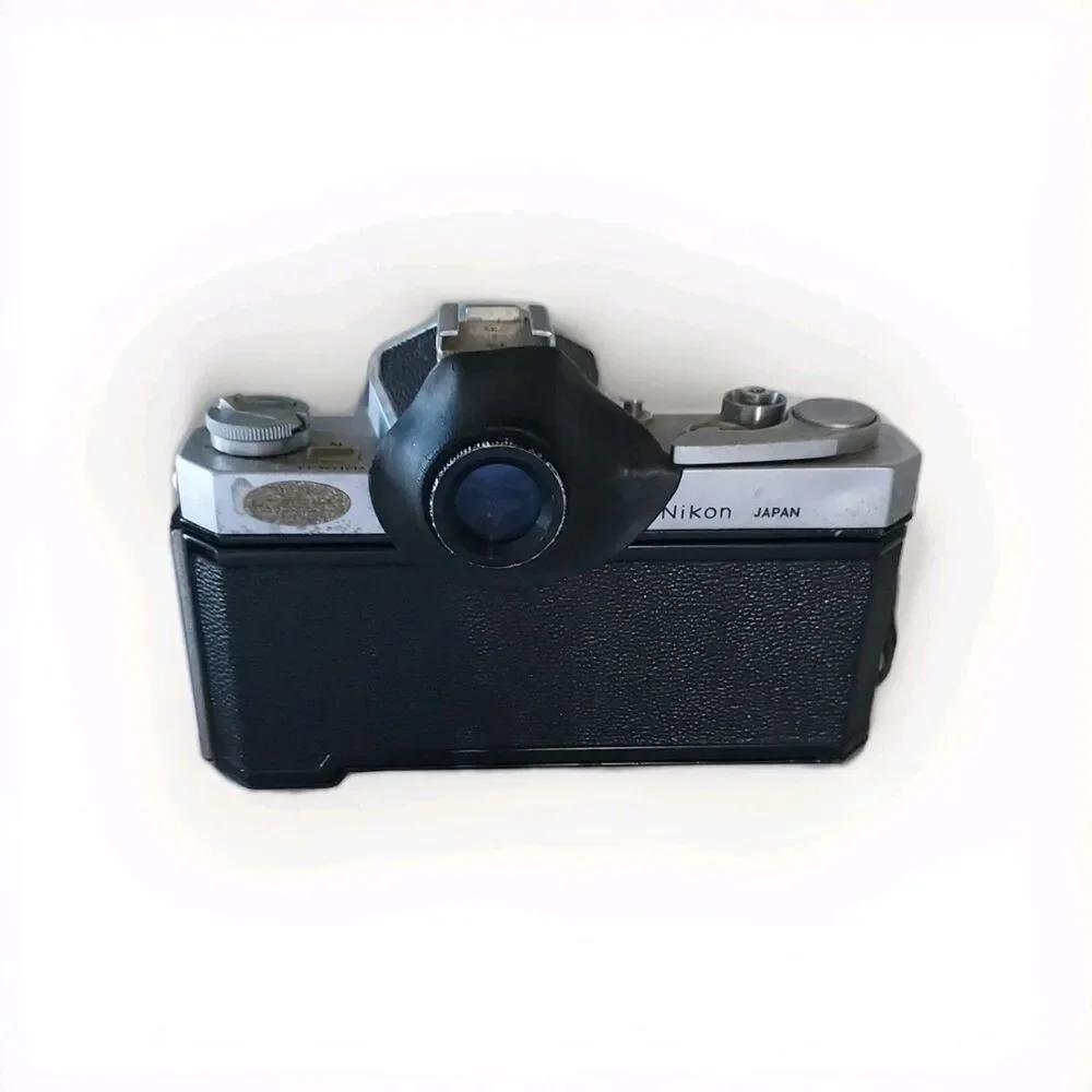 Japan Nikon NIKKORMAT FT 35mm camera with Sigma Telemax 1:2.8 73120781 Lens